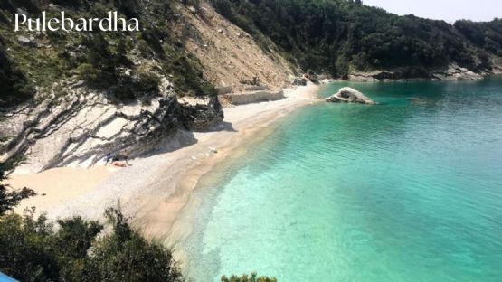 Udhëtime Turistike në Shpellen e Pëllumbave, Udhëtime Turistike në Plazhin Pulebardha, Udhëtime Turistike në Plazhin e Manastirit ofrohen nga Varka Ajla në Sarande.